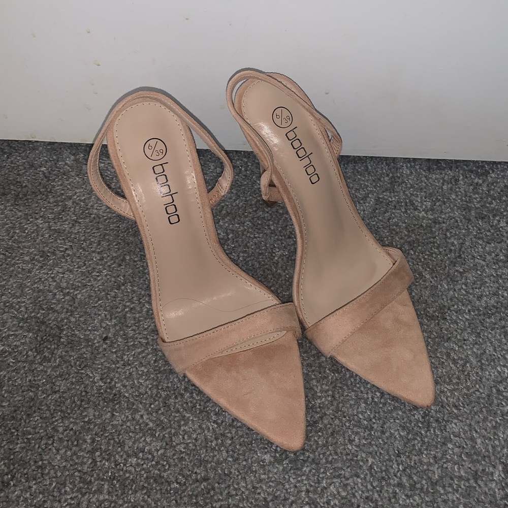 Pointed toe slingback